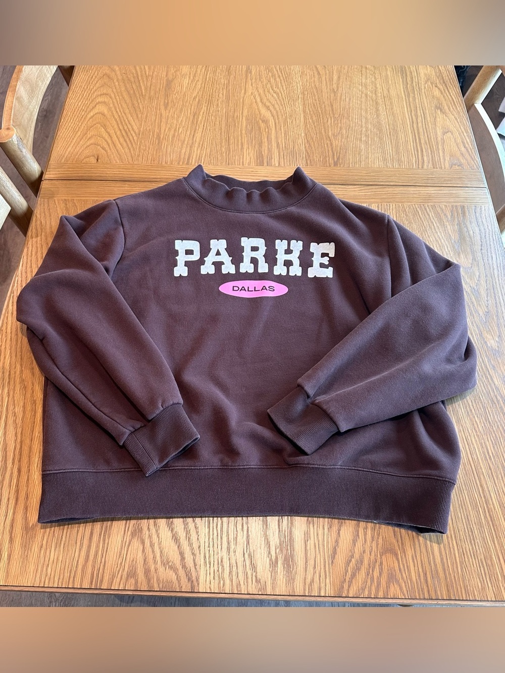 Parke Dallas Women's Brown Graphic Sweatshirt